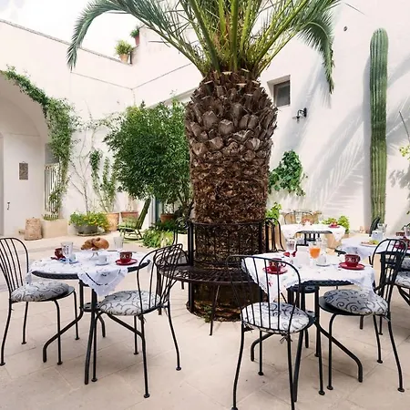 Bed & Breakfast Palazzo Tre Cardi *