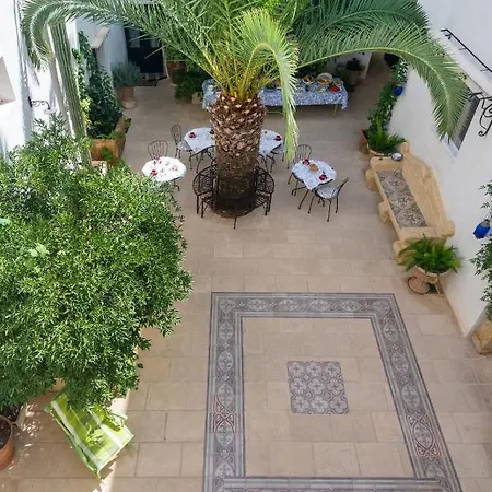 Palazzo Tre Cardi Bed & Breakfast *