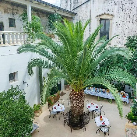 Palazzo Tre Cardi *