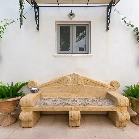 Palazzo Tre Cardi Bed & Breakfast Salve