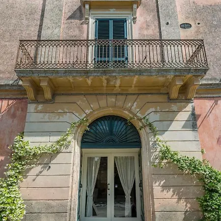 Palazzo Tre Cardi *