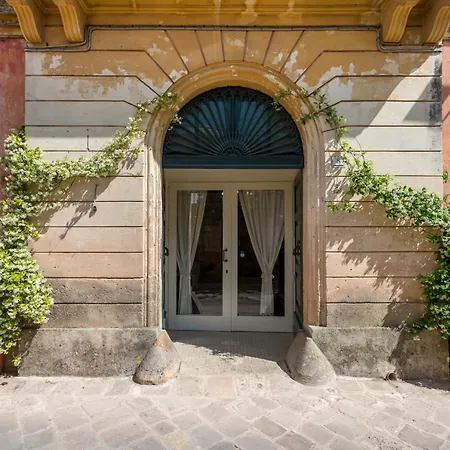 Palazzo Tre Cardi *
